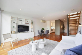 Lovely 2 bedroom Apartment in Carlton